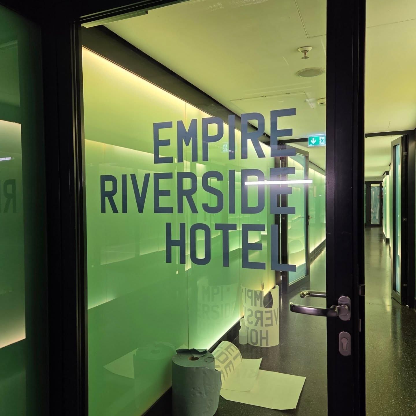 Empire Riverside Hotel Beschilderung Foto 3